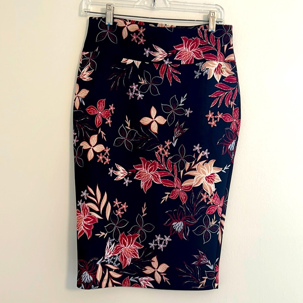 THALIA SODI black floral skirt size Medium Neva Worn